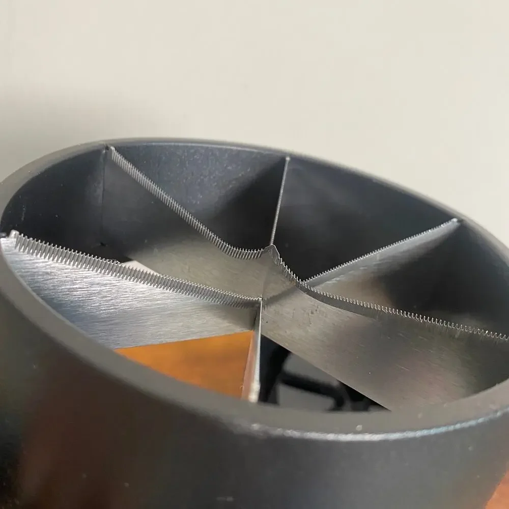 The Pampered Chef Tomato Slicer & Holder